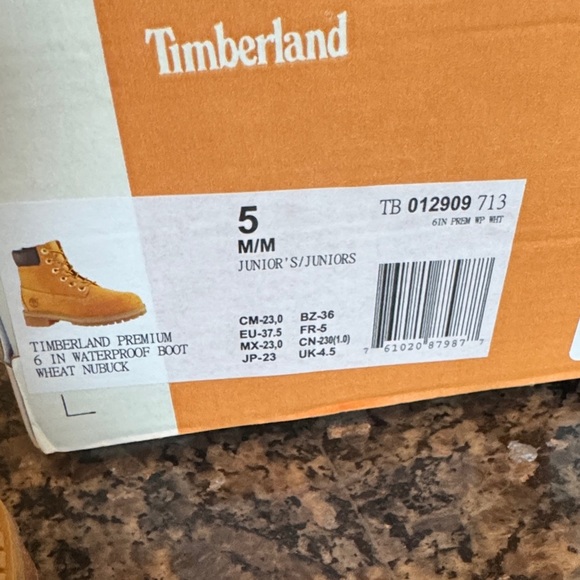 Timberland classic wheat nubuck Brown and Tan Boots 5 juniors EUC - Picture 15 of 16